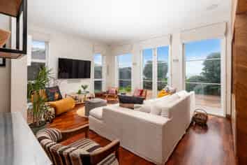 69 Marine Parade, Seatoun