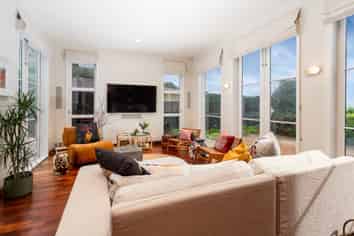 69 Marine Parade, Seatoun