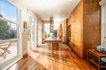 69 Marine Parade, Seatoun