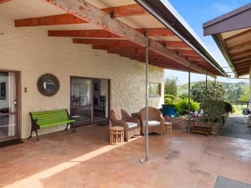 221 Razorback Road, Bombay