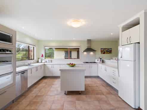 221 Razorback Road, Bombay