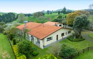 221 Razorback Road, Bombay