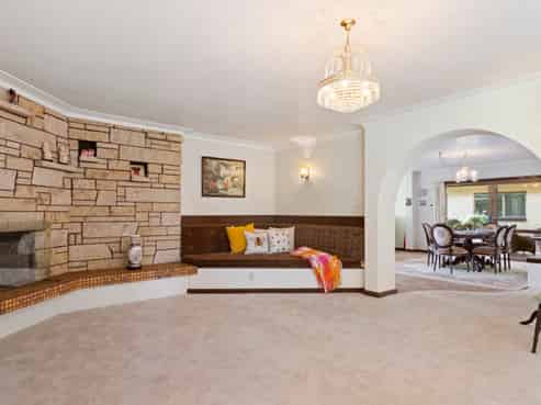 221 Razorback Road, Bombay