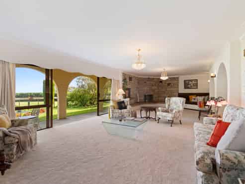 221 Razorback Road, Bombay