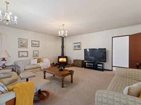 221 Razorback Road, Bombay