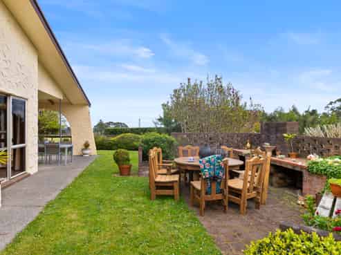 221 Razorback Road, Bombay