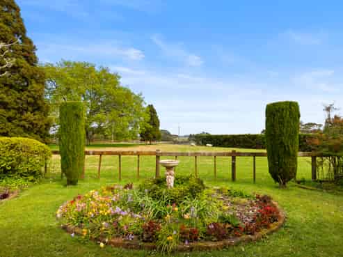 221 Razorback Road, Bombay