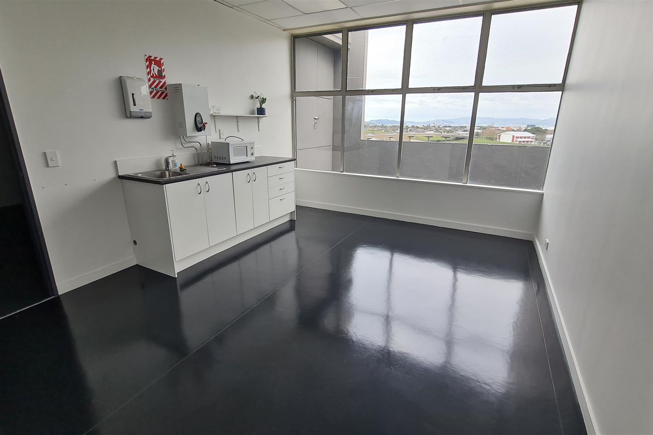 Light, Space, and Incredible Views - Mai multe