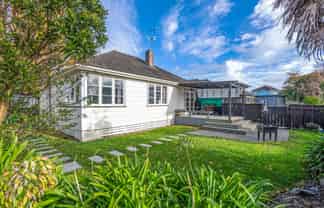 2 Hinton Place, Roslyn