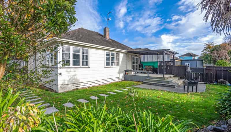2 Hinton Place, Roslyn