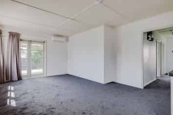 2 Hinton Place, Roslyn