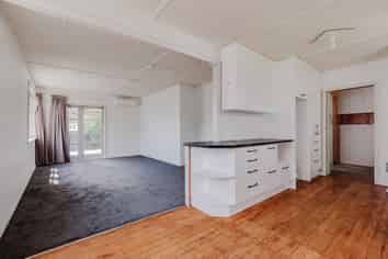 2 Hinton Place, Roslyn