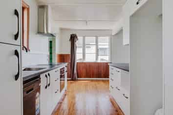2 Hinton Place, Roslyn