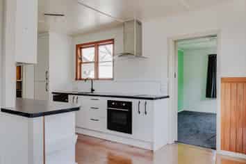 2 Hinton Place, Roslyn