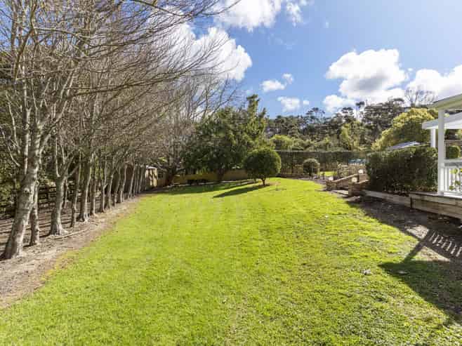 136 Attwood Road, Paremoremo