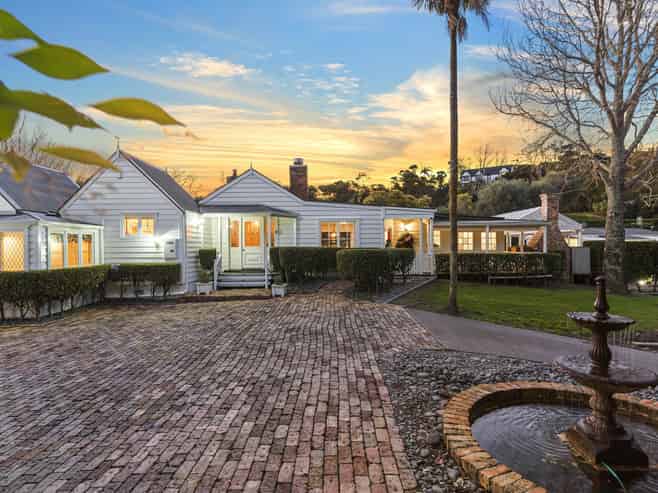 136 Attwood Road, Paremoremo