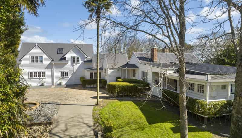 136 Attwood Road, Paremoremo