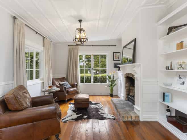 136 Attwood Road, Paremoremo