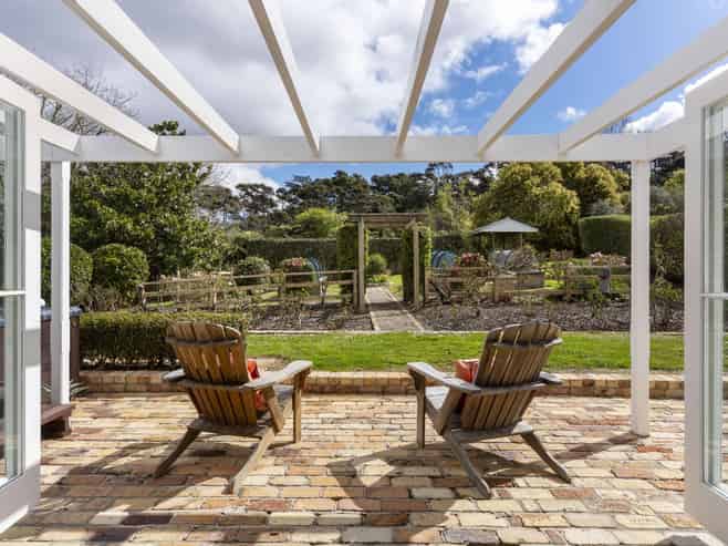 136 Attwood Road, Paremoremo