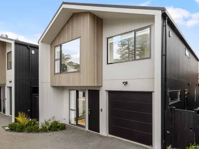 16C Withiel Drive, Epsom