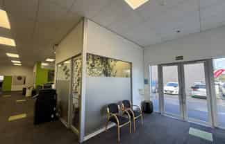 CBD fringe office with 10 carparks!