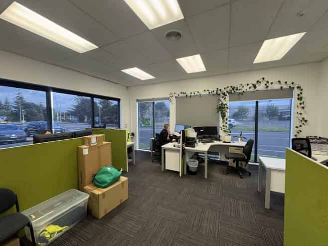 CBD fringe office with 10 carparks!