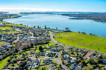 Prime 850m² Corner Development Site Zoned THAB