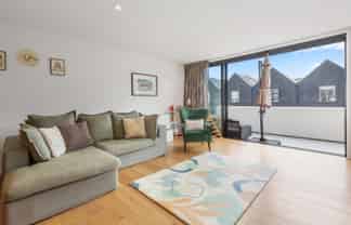 5 Jean Caldwell Way, Island Bay