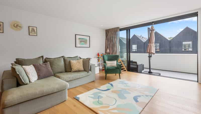 5 Jean Caldwell Way, Island Bay