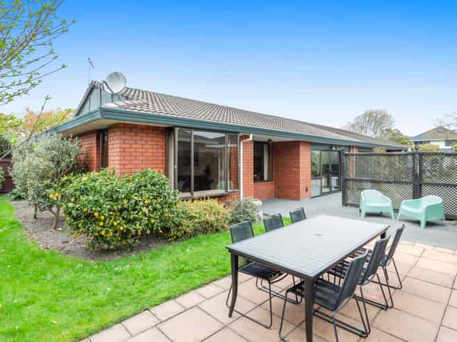 2/10 Broadfell Avenue, Avonhead