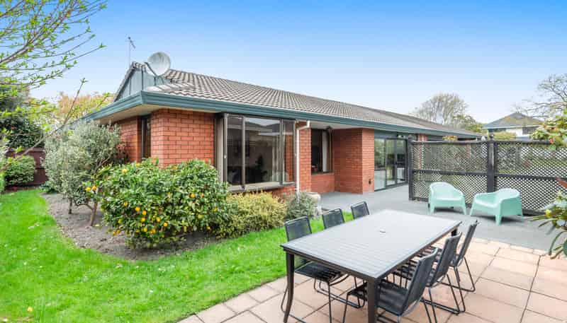 2/10 Broadfell Avenue, Avonhead
