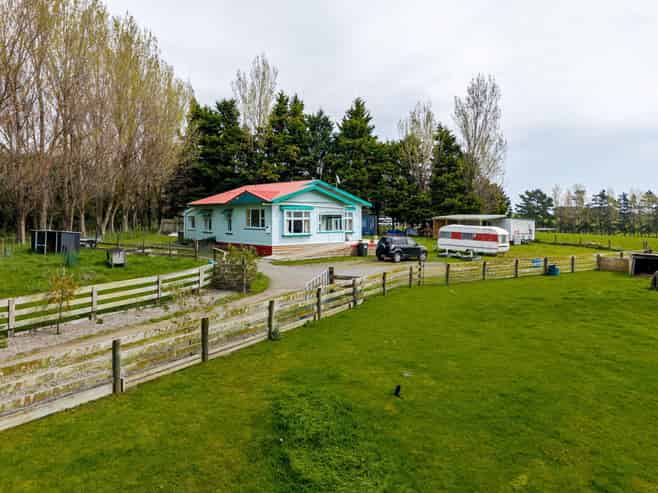 1074 Tennent Drive, Linton