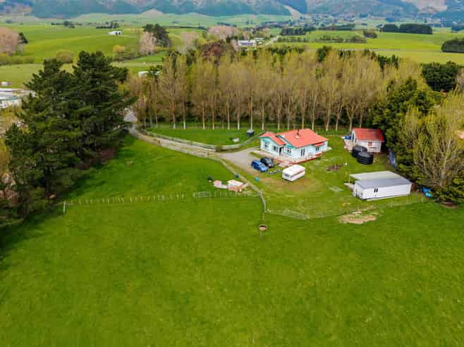 1074 Tennent Drive, Linton