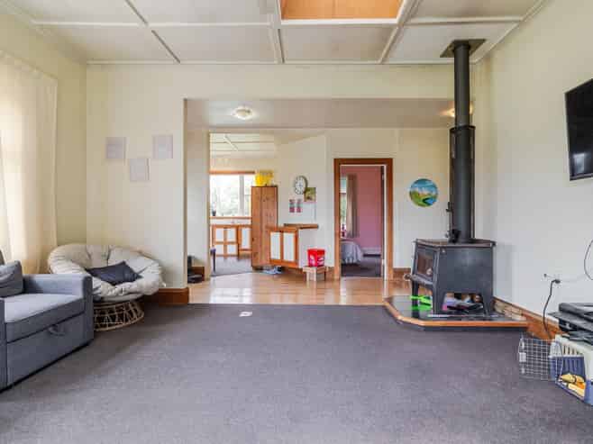 1074 Tennent Drive, Linton