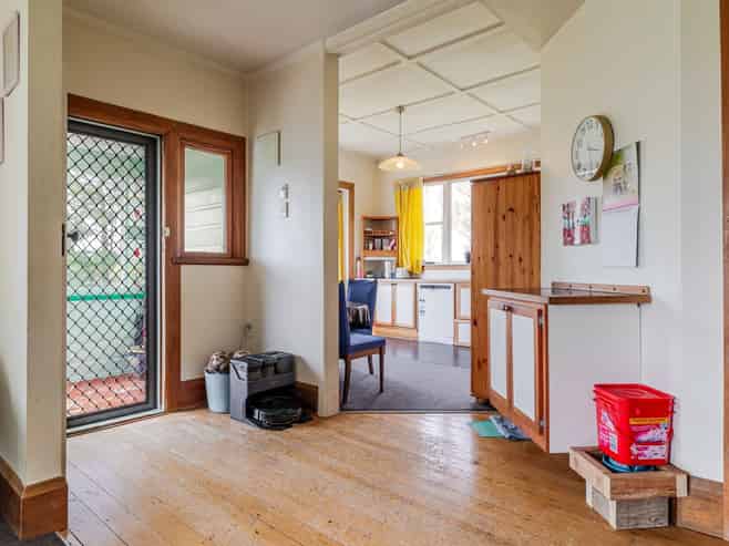 1074 Tennent Drive, Linton