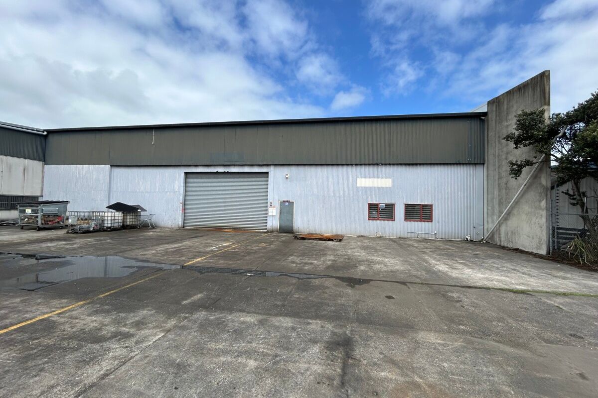 Affordable Warehouse with Generous Yard - Vista 2