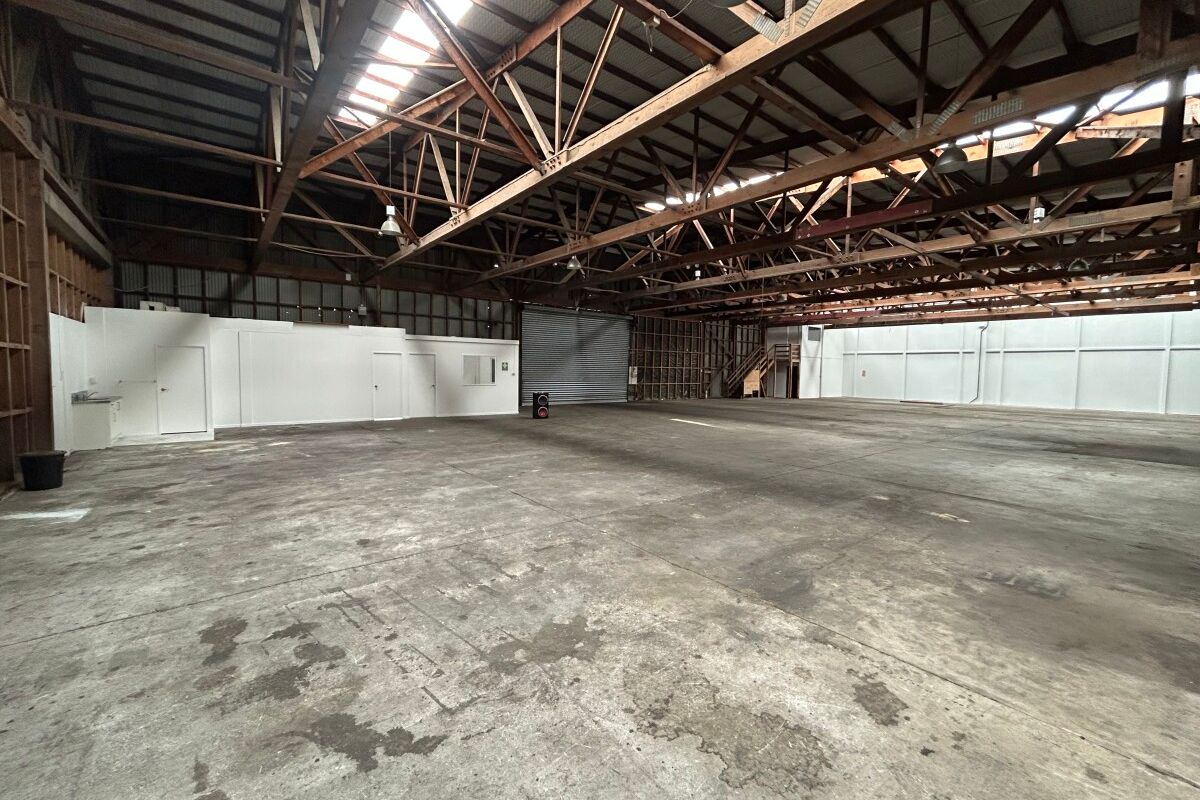 Affordable Warehouse with Generous Yard - Vista 5