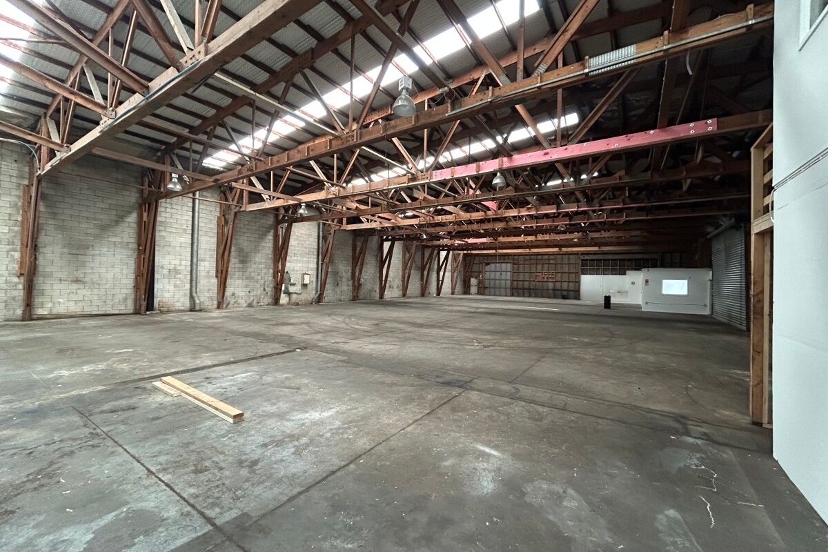 Affordable Warehouse with Generous Yard - Vista 3