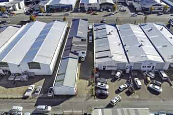 Central automotive or trade workshop with Profile
