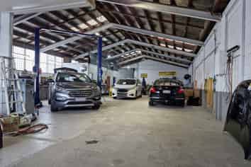 Central automotive or trade workshop with Profile