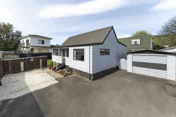 2/17 Ranui Road, Stoke
