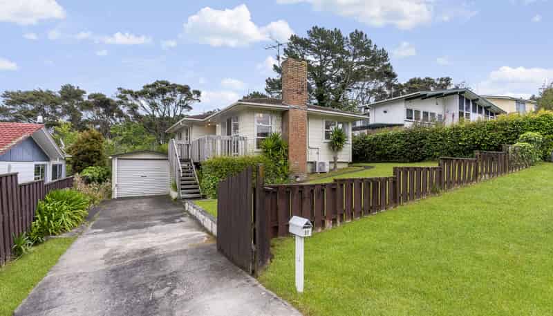 51 Easton Park Parade, Glenfield