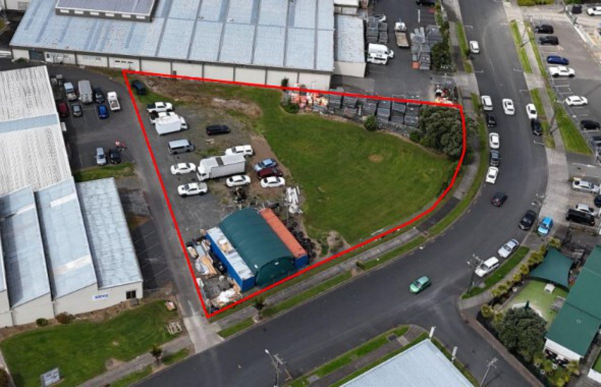 Metalled Secure Yard | Lovegrove Cres