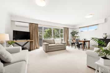 52b Queens Grove, Central Hutt