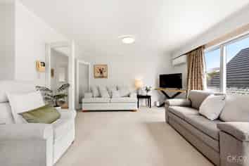 52b Queens Grove, Central Hutt
