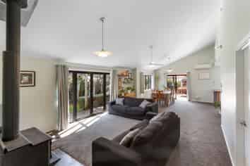 8 Mayer Crescent, WAKEFIELD