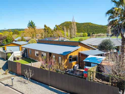 8 Mayer Crescent, Wakefield