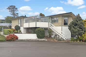 2/89 Churchill Drive, Taradale
