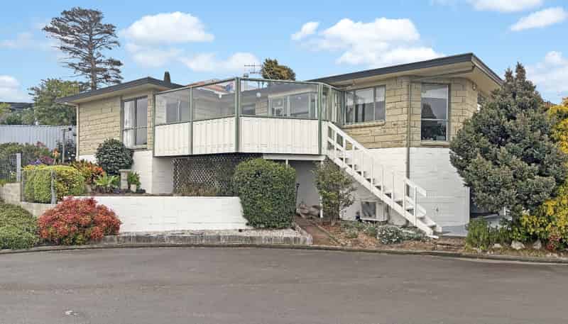 2/89 Churchill Drive, Taradale