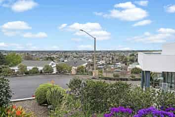 2/89 Churchill Drive, Taradale